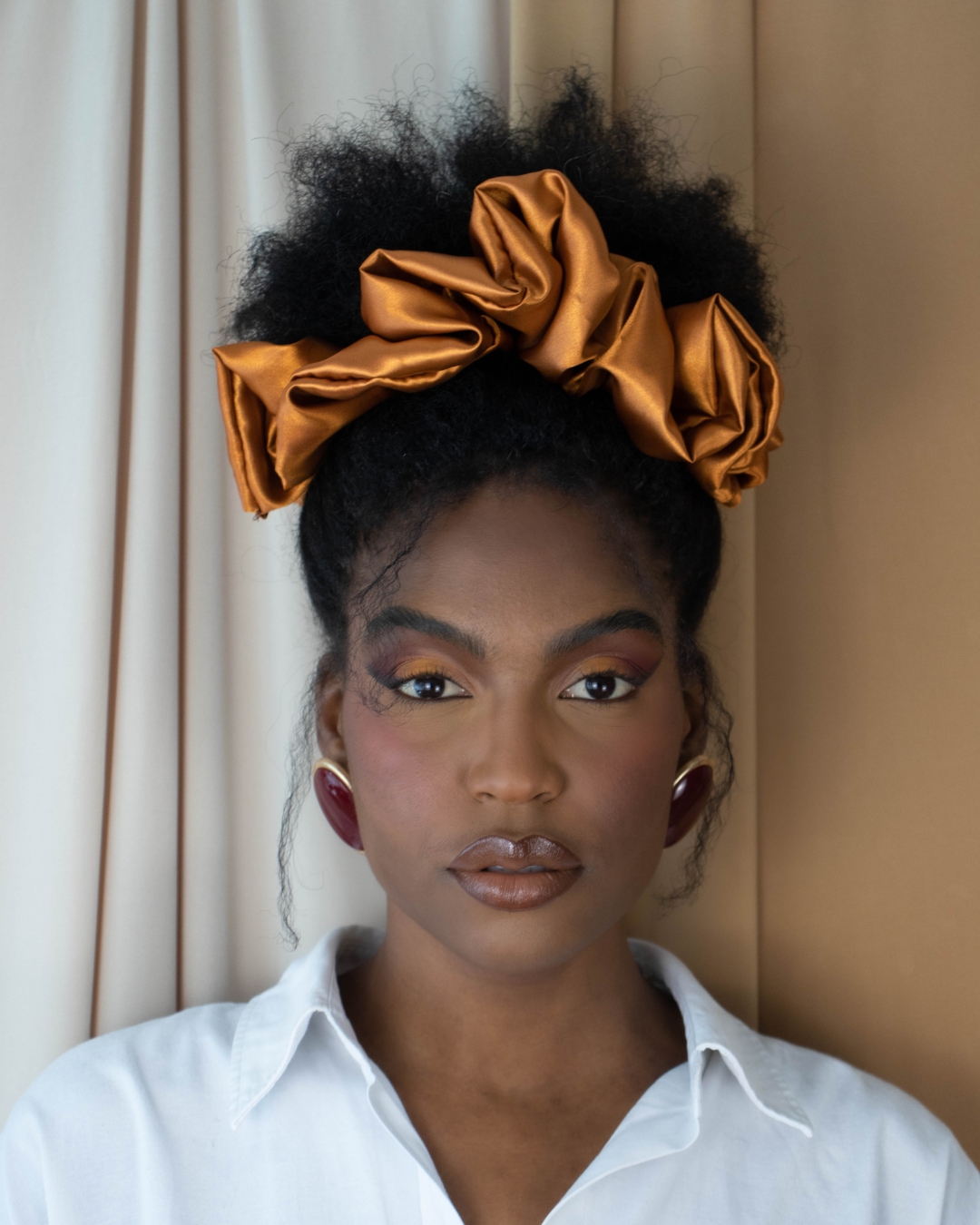 PACK Bonnet en satin et chouchou XXL