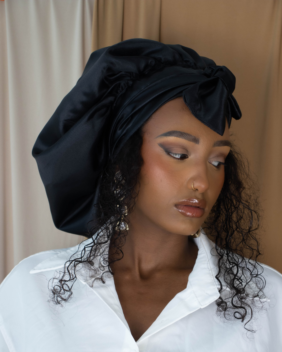 PACK Bonnet en satin et chouchou XXL